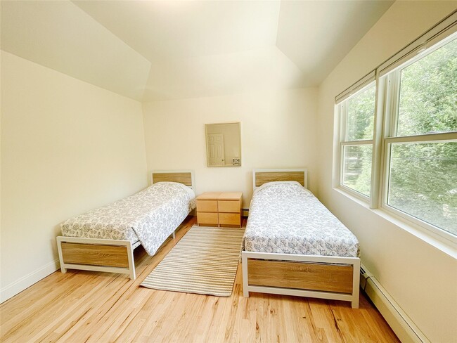 Building Photo - 61 Hog Creek Rd