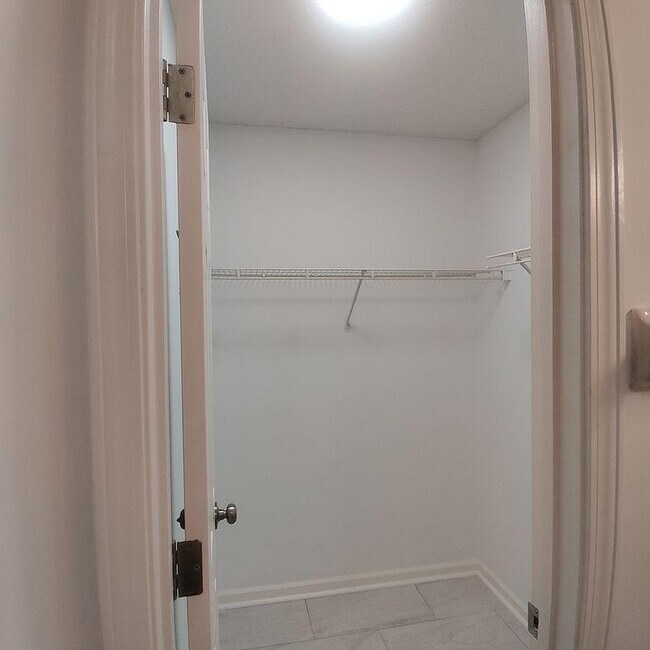 Building Photo - 7743 Meadow Vale Dr