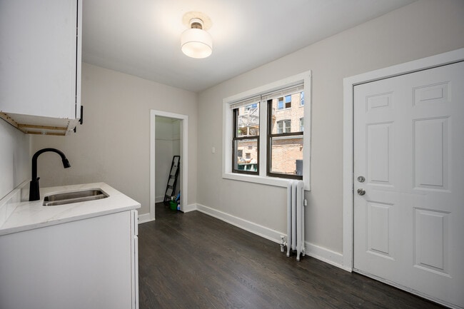 Building Photo - 1206 W 83rd St