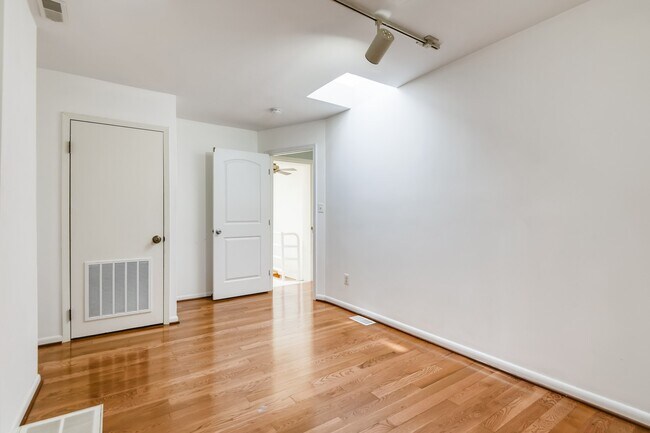 Building Photo - 1127 S Hanover St