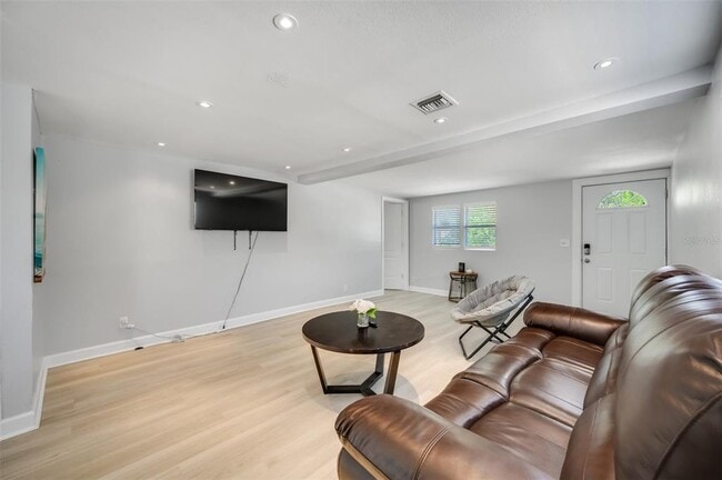 Building Photo - 1601 Palm Way