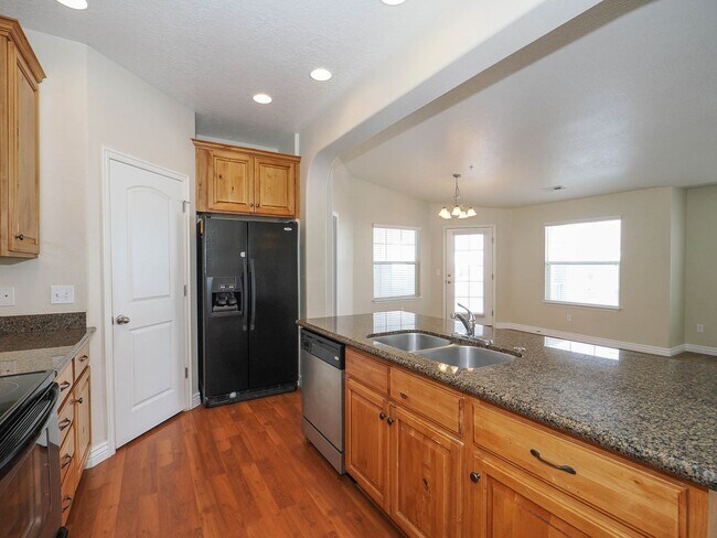 Building Photo - Beautiful Daybreak Condo
