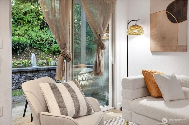 Building Photo - 2Bd/1.75Ba Kirkland Condo