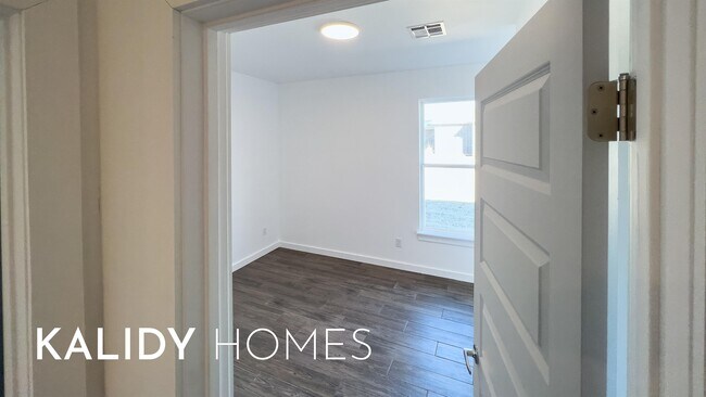 Building Photo - 1832 Kalidy Dr