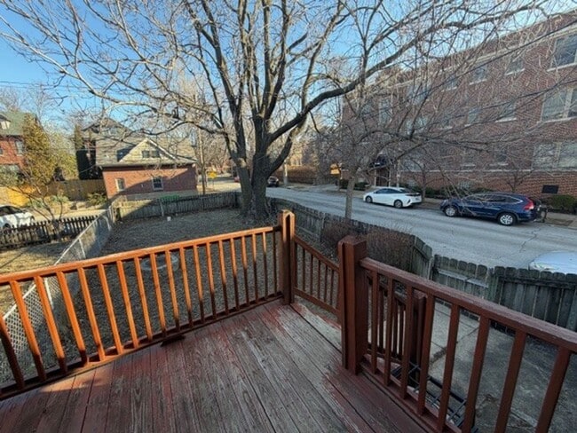 Building Photo - Garden District Gem Just Steps from It All