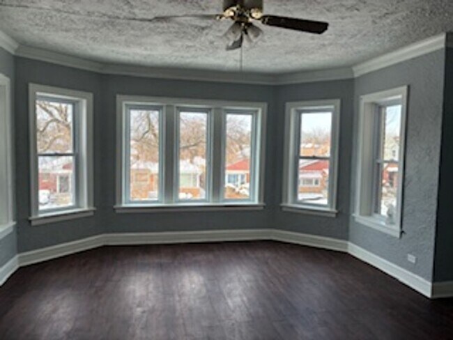 Building Photo - 10625 S Calumet Ave