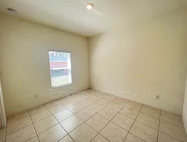 Building Photo - Charming 3 Bed 2 Bath with Screened Lanai in North Port