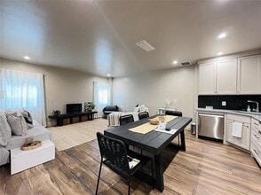 Building Photo - 6211 W Northwest Hwy