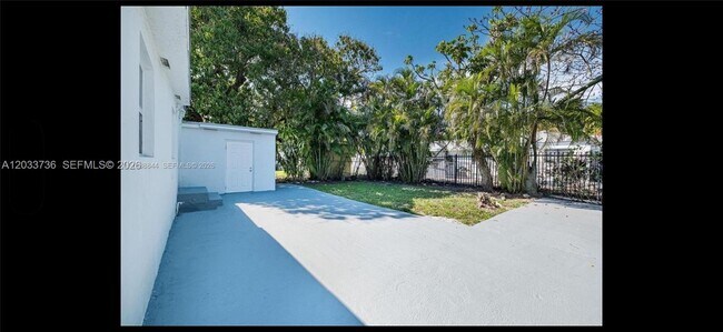 Building Photo - 529 NW 42nd St