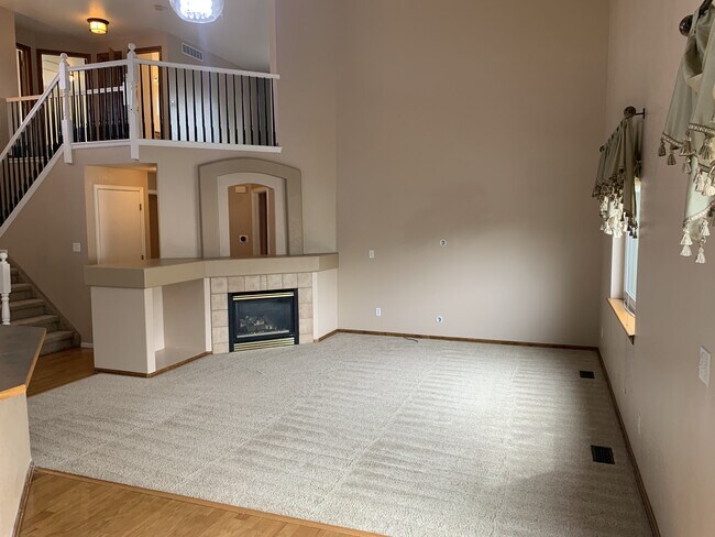 Building Photo - 11201 Glenmoor Ct