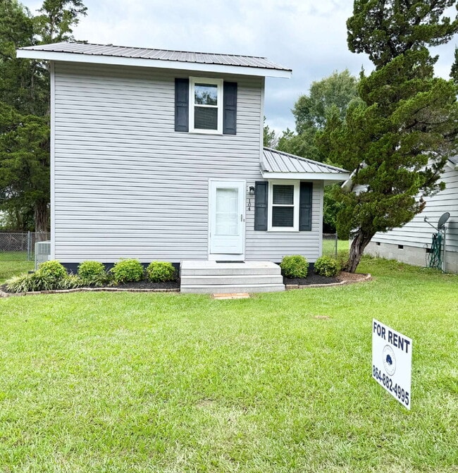 Building Photo - Easy living in Easley