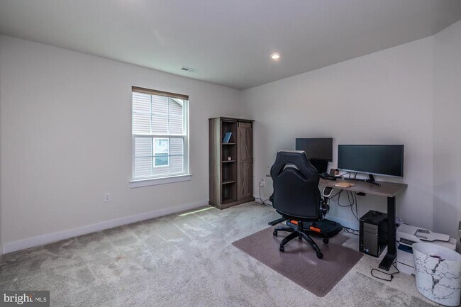 Building Photo - 523 Spring Manor Blvd