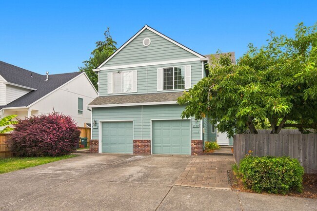 Building Photo - 1499 NE Birkshire Ct