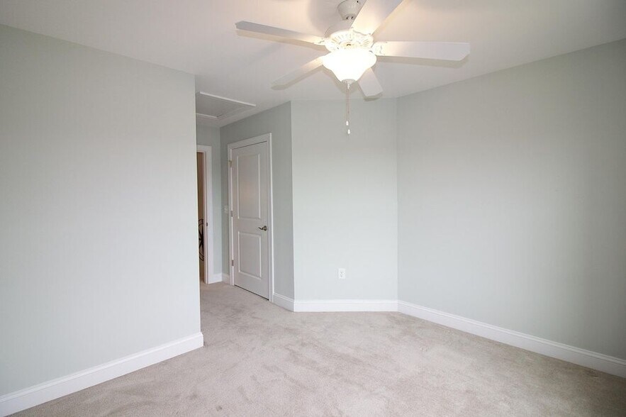 Building Photo - 45 Cypress Cir