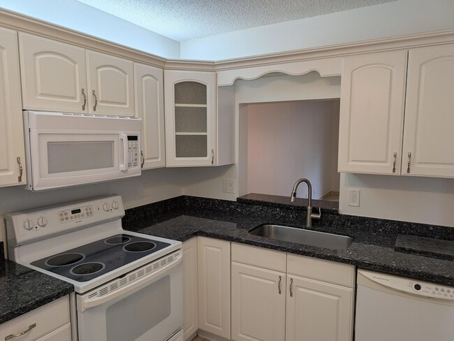 Building Photo - 21951 Soundview Terrace