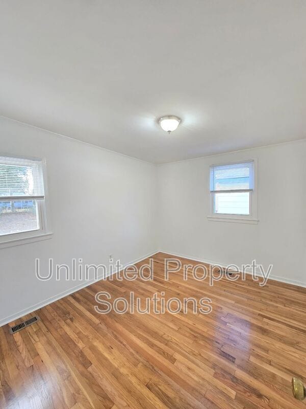 Building Photo - 2418 Monroe St