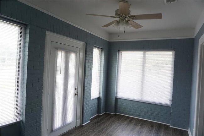 Building Photo - 177 W 5th St