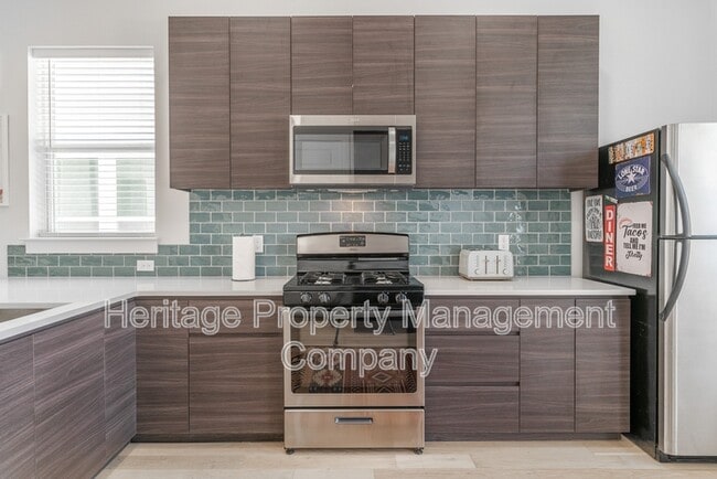 Building Photo - 719 Eleanor Ave