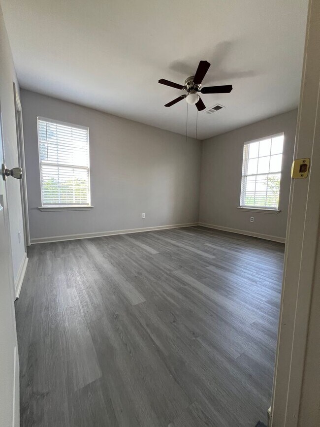 Building Photo - 33 Co Rd 398