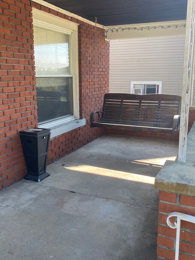 Building Photo - 508 Dick St