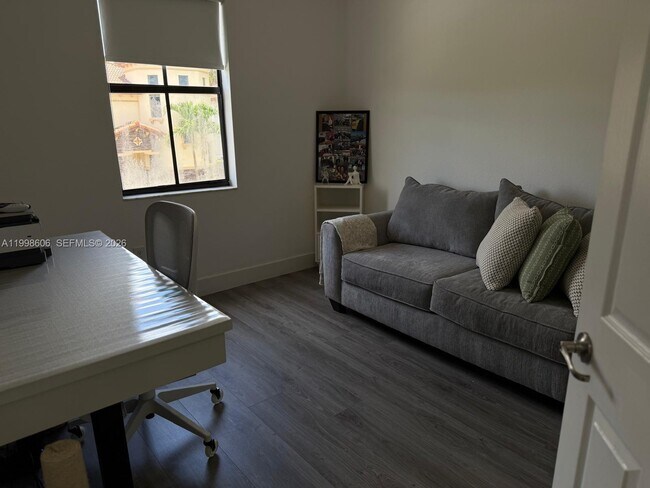 Building Photo - 8781 NW 98th Ct