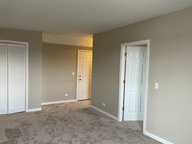 Building Photo - x141a-R