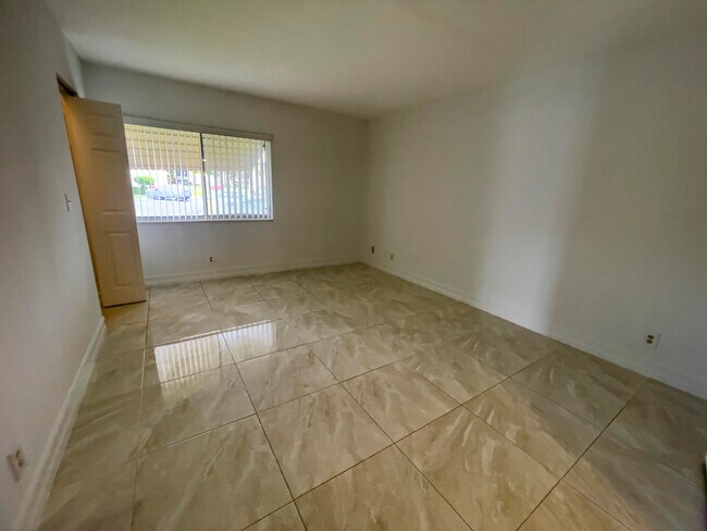 Building Photo - 3624 La Aires Ct