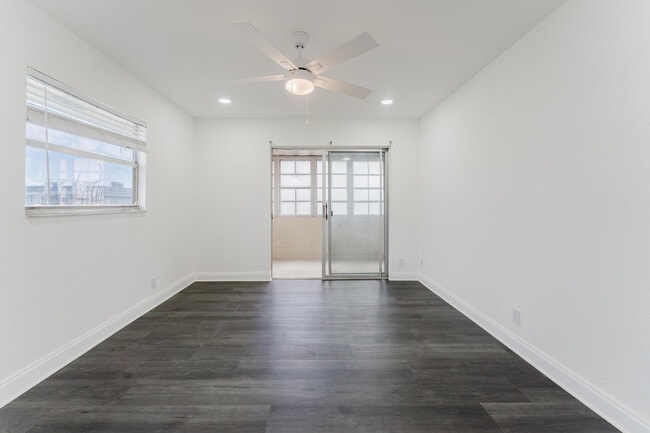 Building Photo - 233 Brittany F