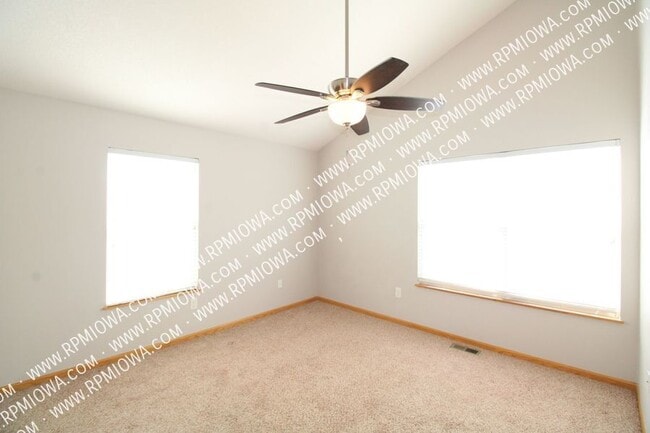 Building Photo - 3052 SW Arlan Ln