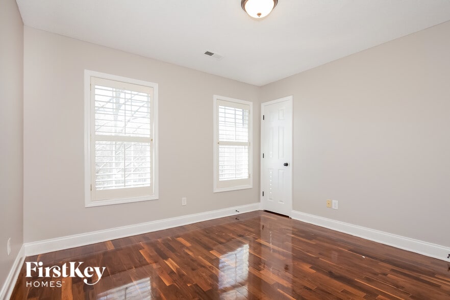 Building Photo - 120 Hunters Pointe Dr