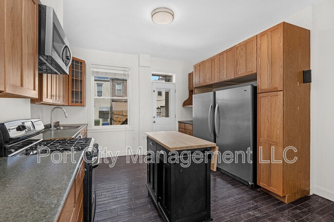 Building Photo - 207 S Ellwood Ave