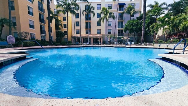 Building Photo - 630 S Sapodilla Ave