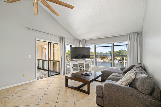 Building Photo - 300 Yacht Club Dr