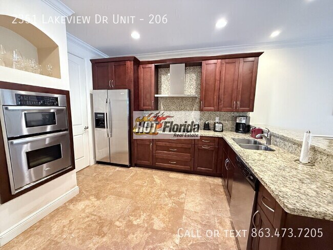 Building Photo - 2351 Lakeview Dr