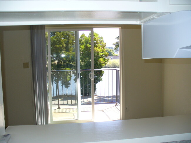 Building Photo - RIV511-525*