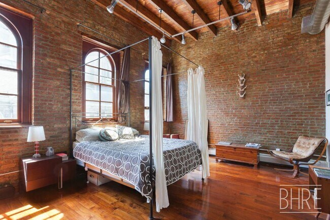 Building Photo - LOVELY CARRIAGE HOUSE IN PRIME CARROLL GAR...