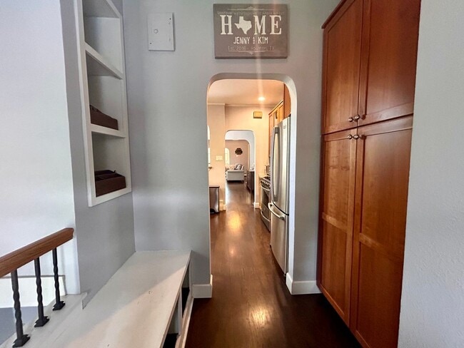 Building Photo - $0 DEPOSIT OPTION. 3BED/2BATH CHARMING HOM...