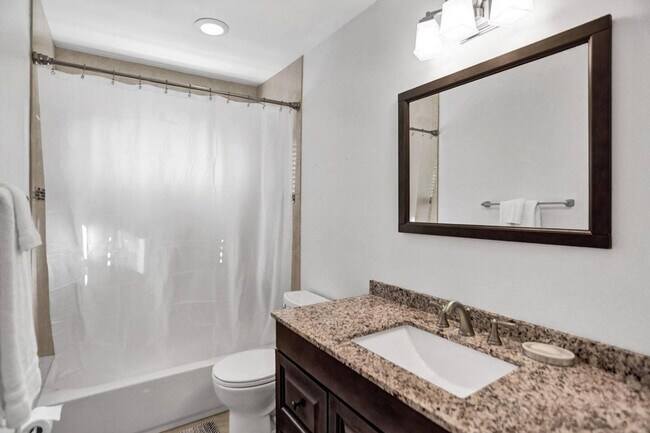 Building Photo - 2600 NE 52nd Ct