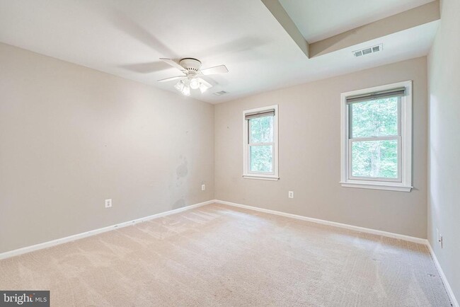 Building Photo - 12127 Holly Knoll Cir