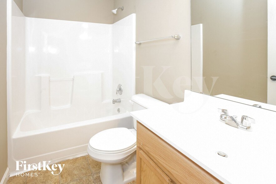 Building Photo - 10262 McClain Dr