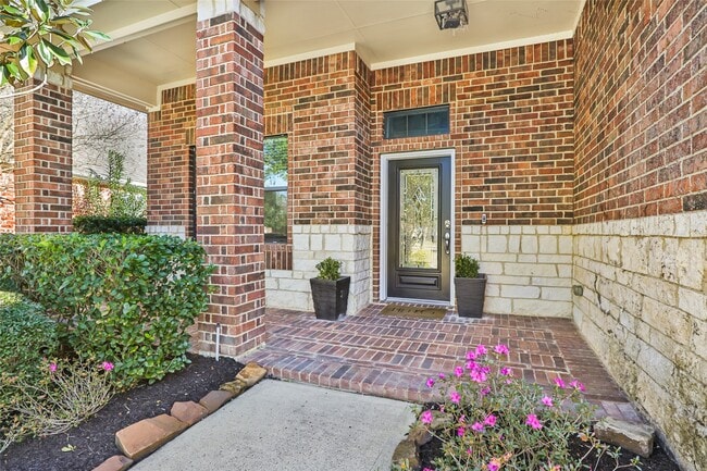 Building Photo - 16942 Lake Willowby Ln