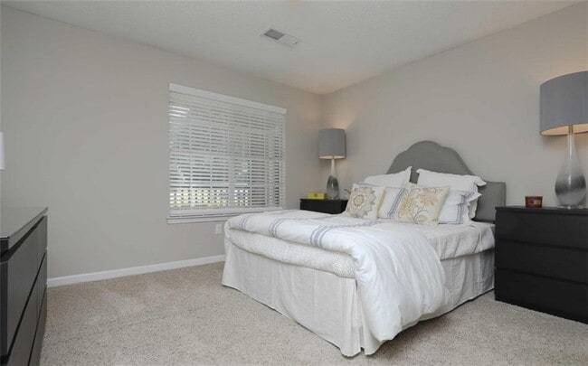 Building Photo - 9200 Roberts Dr