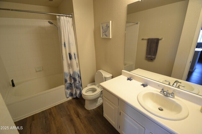 Building Photo - 5401 E Van Buren St