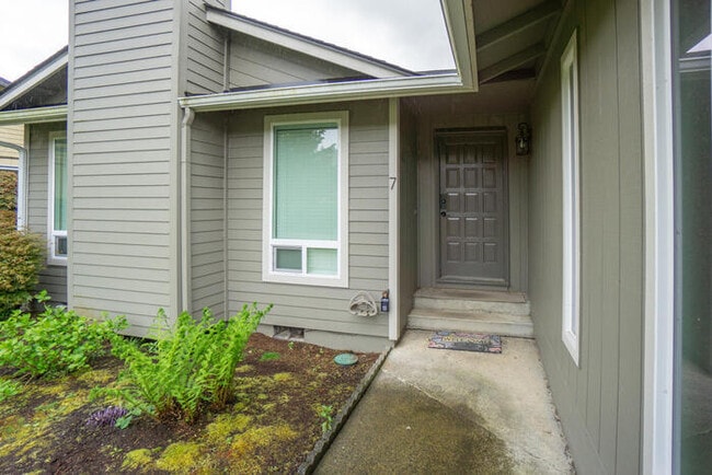 Building Photo - BEAUTIFUL THREE BEDROOM RANCH IN WEST LONGVIEW