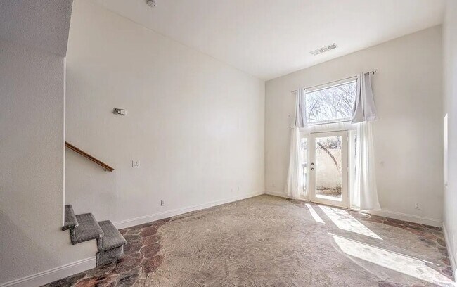 Building Photo - Beautiful Two-Story Home in a Convenient Location