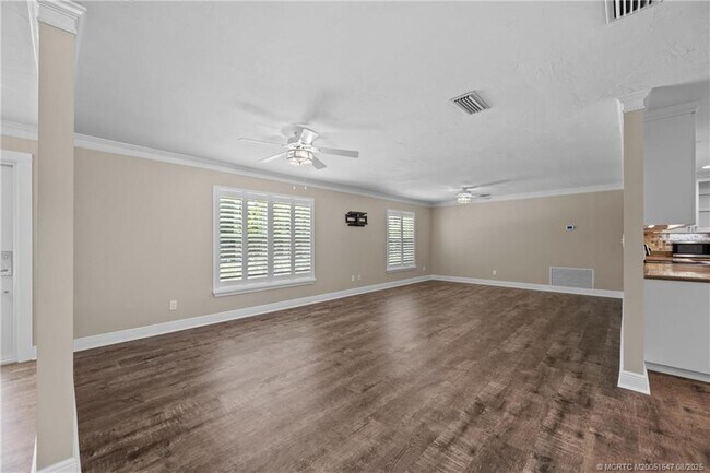 Building Photo - 1119 NW Fork Rd