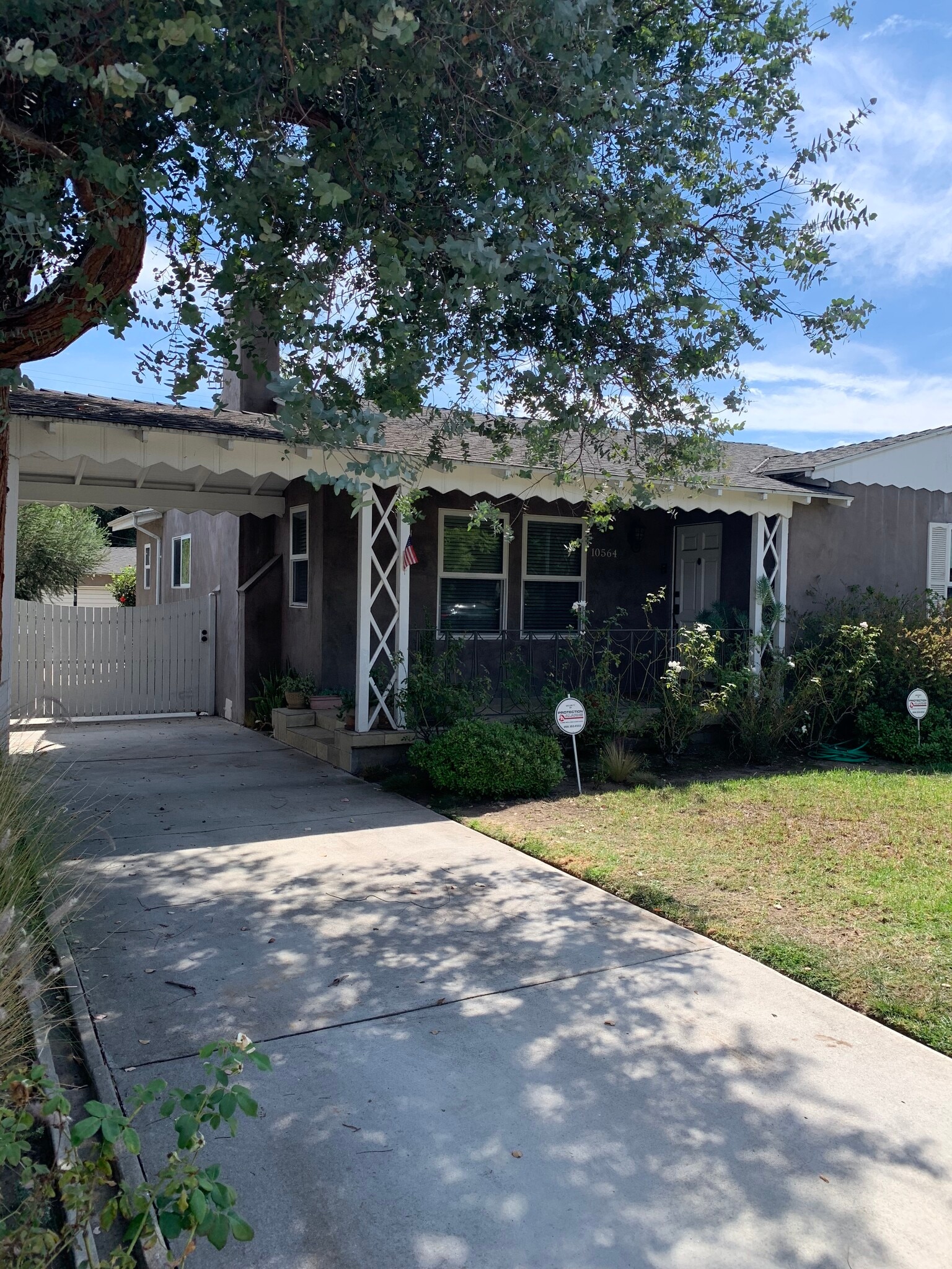 Building Photo - 10564 Ayres Ave