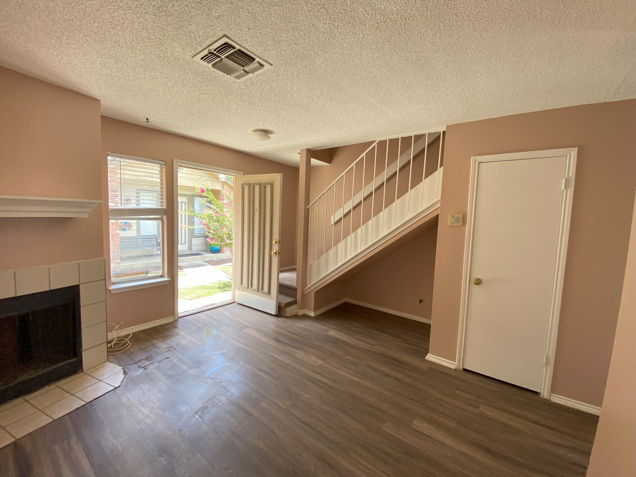 Entry living room/fireplace/closet - 10631 Starcrest Dr