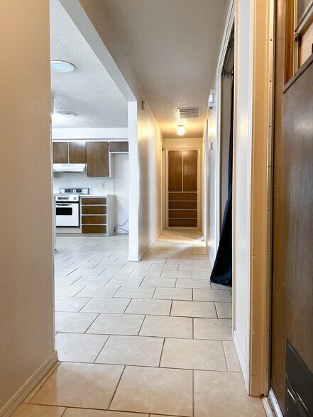 Building Photo - 4112 Mason Dr