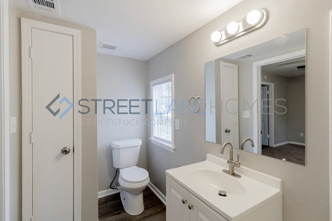 Building Photo - Charming 3 Bedroom in Warner Robins!